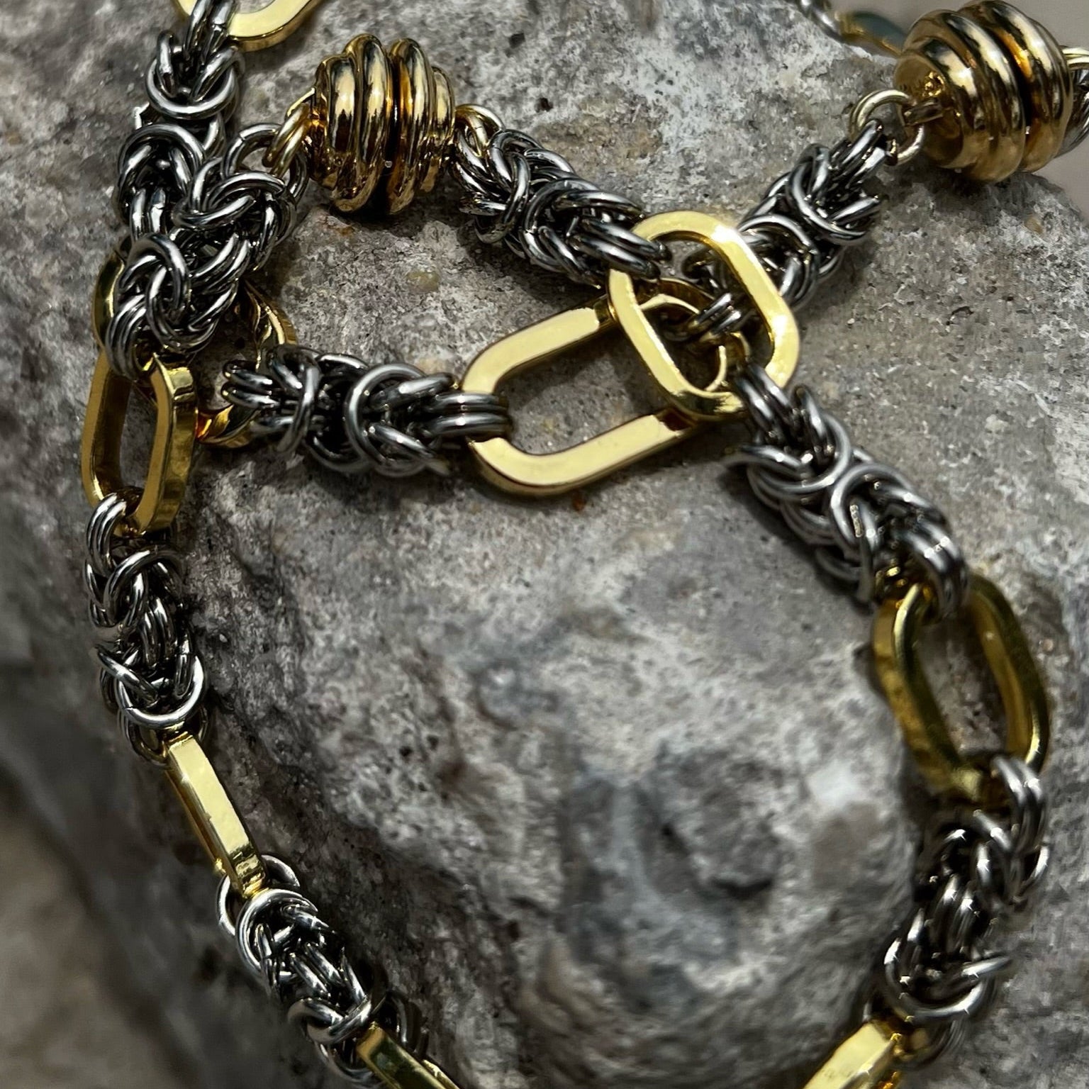 DEJA VU - Retro Clip Magnetic Bracelet